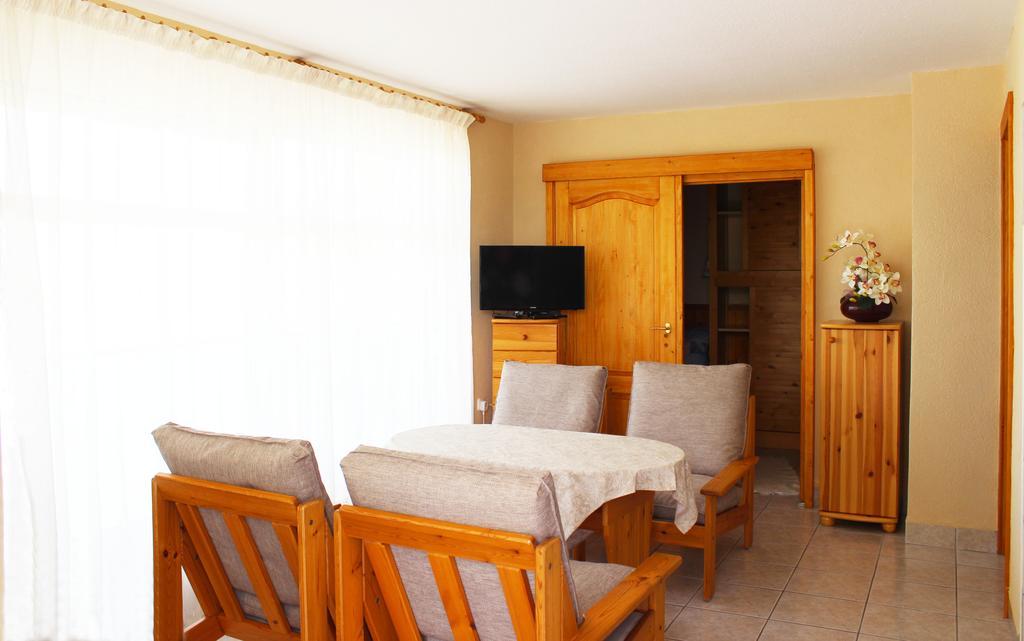Parton Villa Apartments Fonyod Room photo