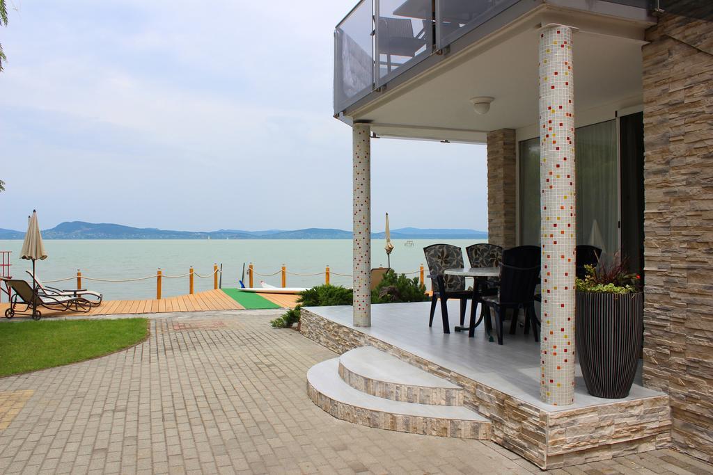 Parton Villa Apartments Fonyod Room photo
